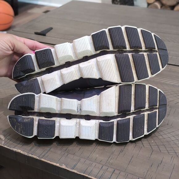 On Running Cloud Terry Shoes in Pebble Sz 10 - Picture 9 of 12